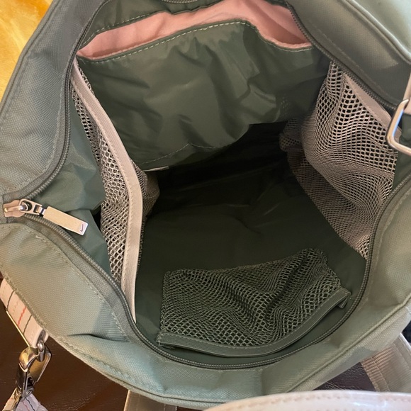 Y2K Nike Green and White Crossbody Square Duffel Bag for Versatile Use - Picture 8 of 13